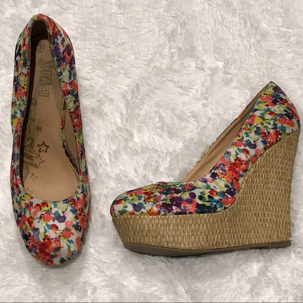 Floral wedges
